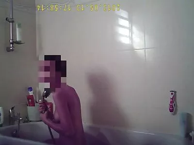 Apkūni rusaitė išeina į visišką pertrauką.