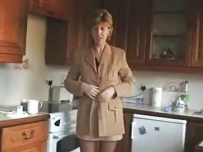Podukra žino, kad patėvis žiūrėjo pornografiją ir vilioja ją išdulkinti.