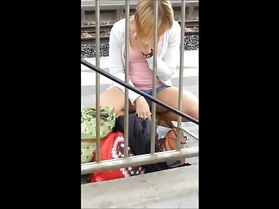 Neprotingas vaikinas reguliariai užsiima seksu – kai mama sako.
